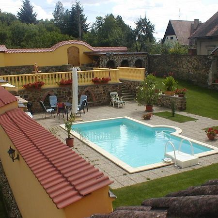 Penzion A Restaurace Nad Hradem Křivoklát Extérieur photo