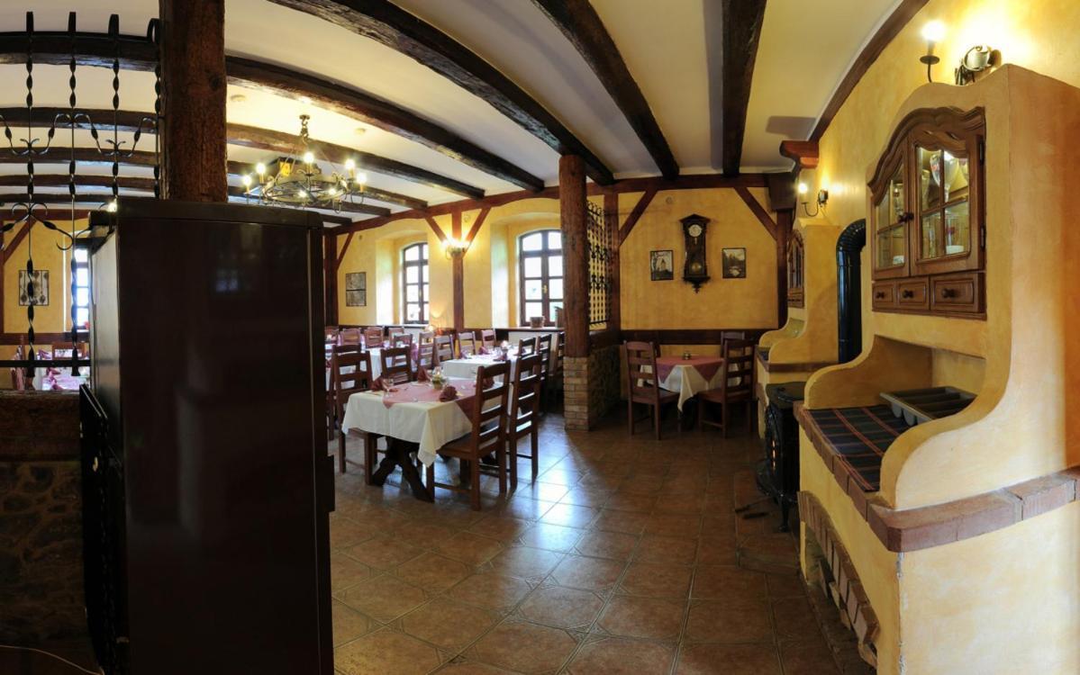 Penzion A Restaurace Nad Hradem Křivoklát Extérieur photo