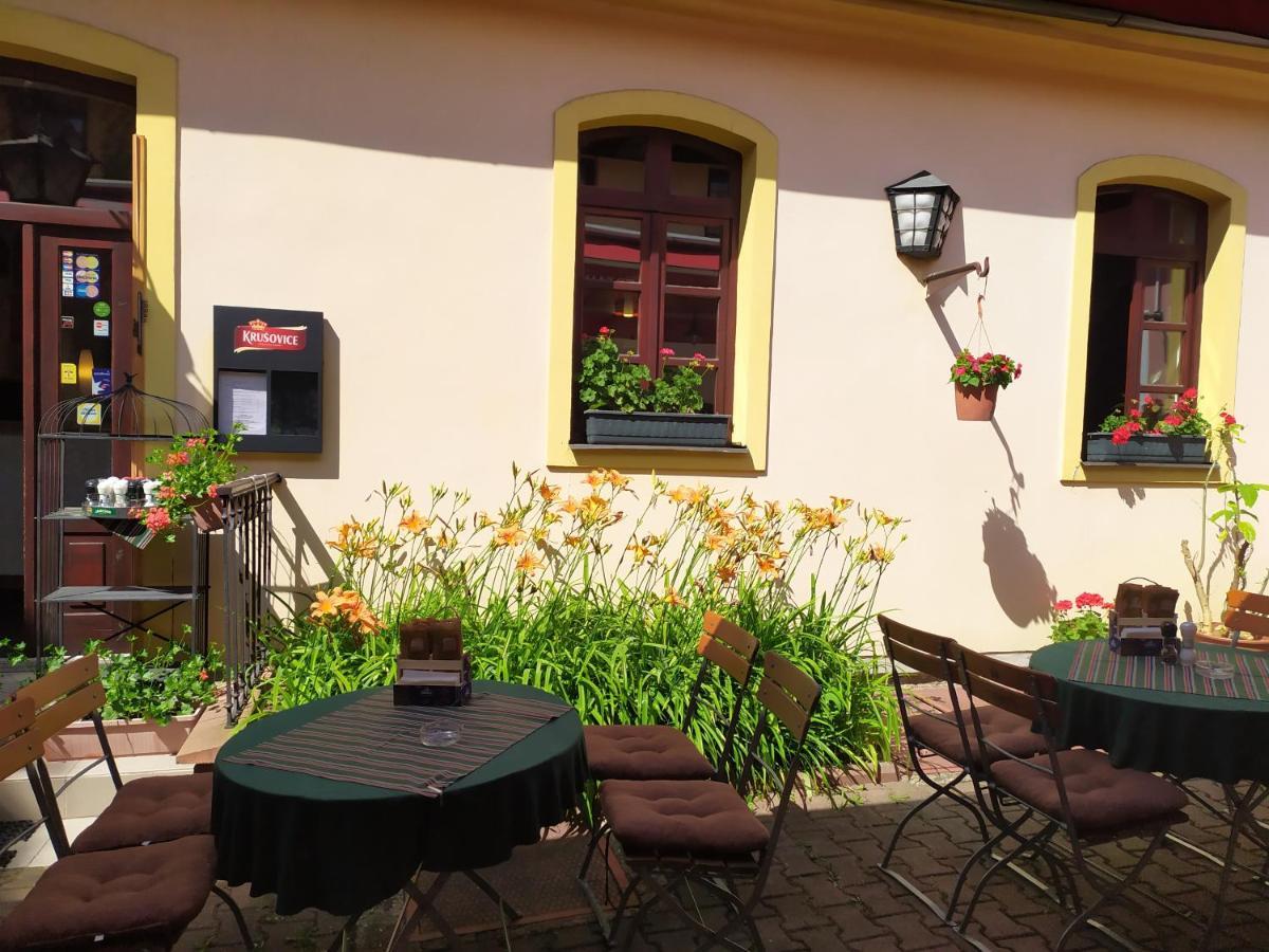 Penzion A Restaurace Nad Hradem Křivoklát Extérieur photo