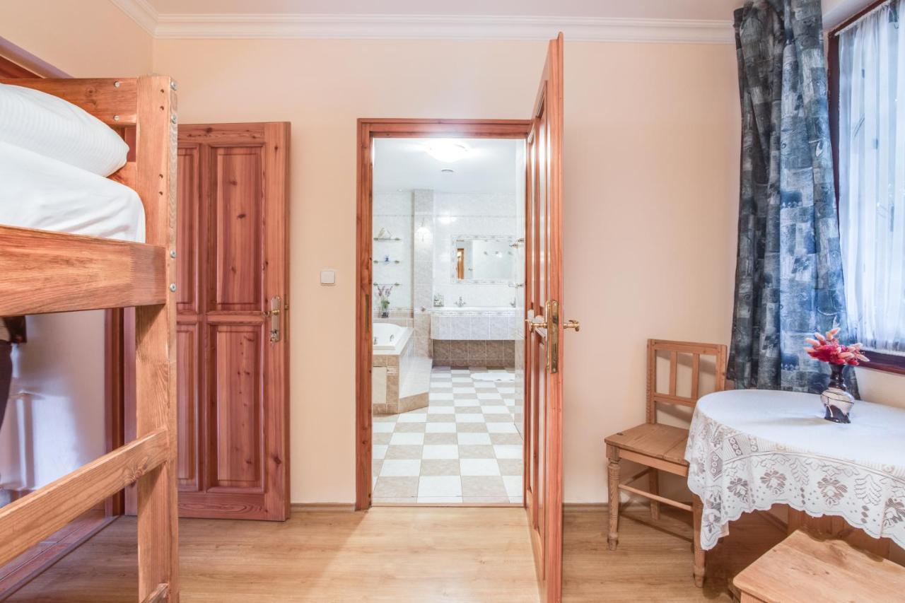 Penzion A Restaurace Nad Hradem Křivoklát Extérieur photo
