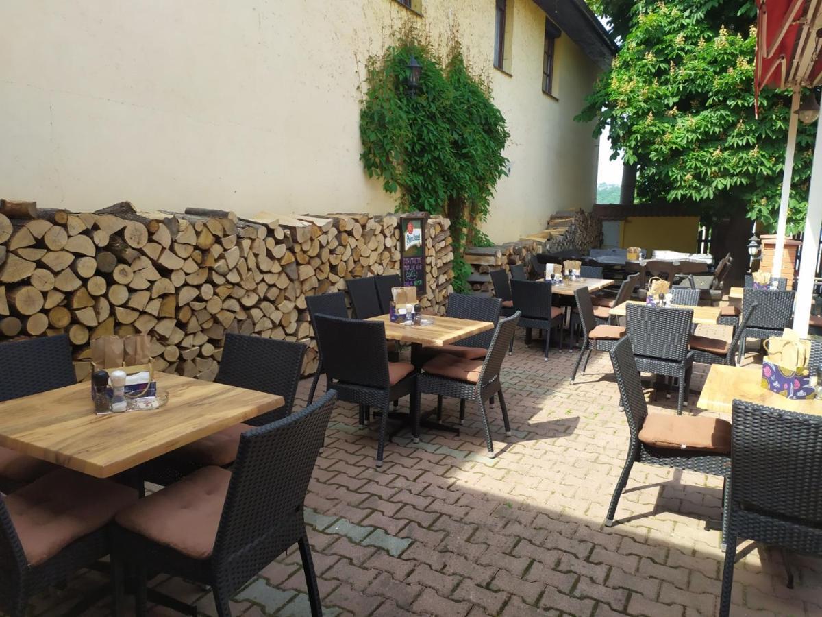Penzion A Restaurace Nad Hradem Křivoklát Extérieur photo