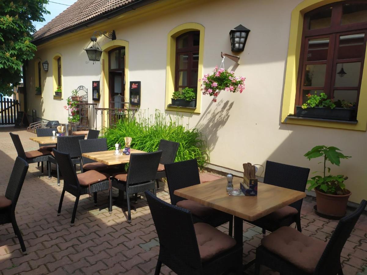 Penzion A Restaurace Nad Hradem Křivoklát Extérieur photo