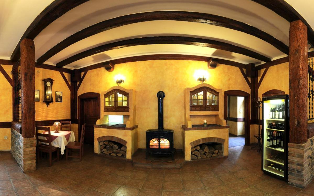 Penzion A Restaurace Nad Hradem Křivoklát Extérieur photo