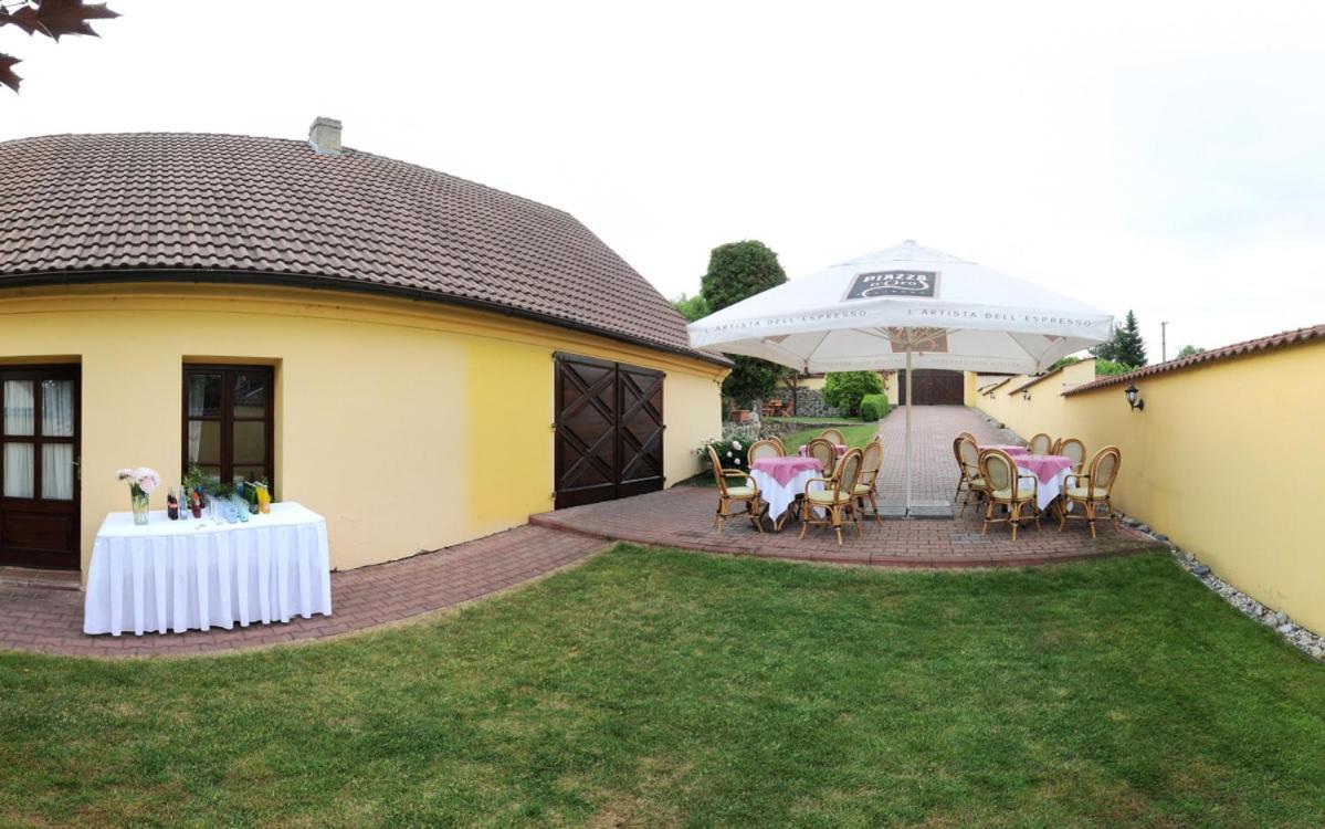 Penzion A Restaurace Nad Hradem Křivoklát Extérieur photo