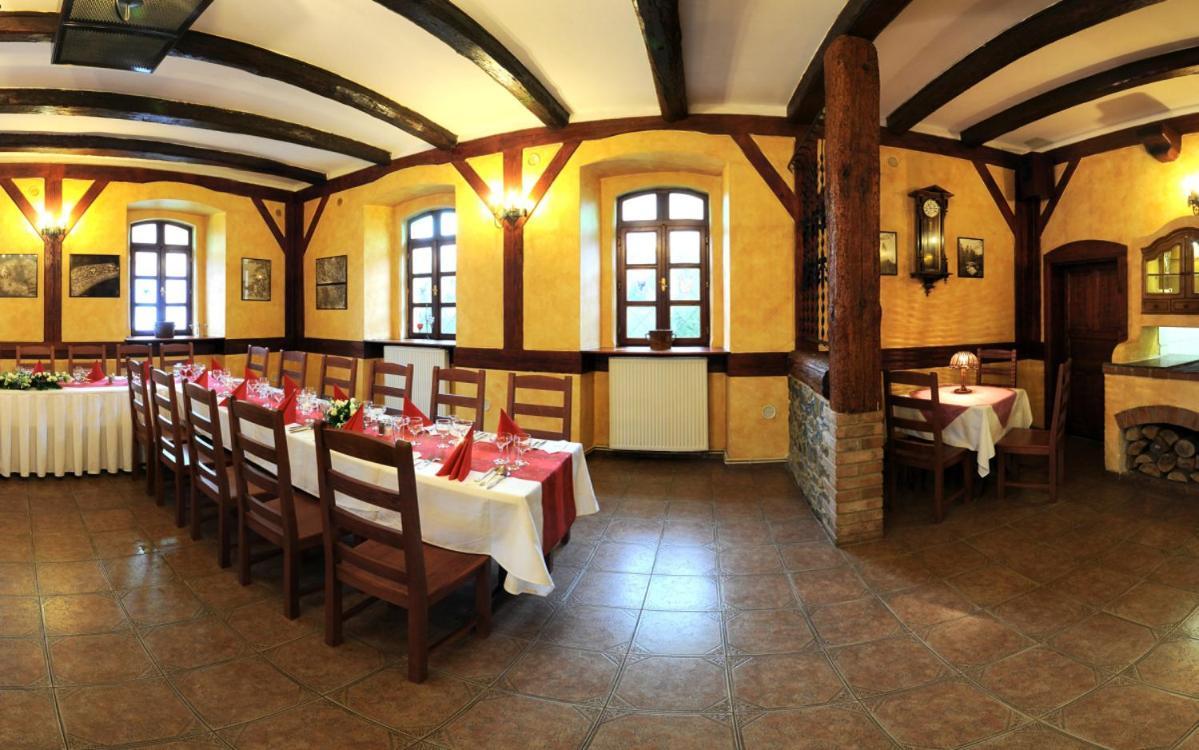Penzion A Restaurace Nad Hradem Křivoklát Extérieur photo