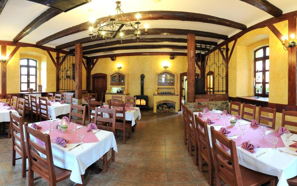 Penzion A Restaurace Nad Hradem Křivoklát Extérieur photo