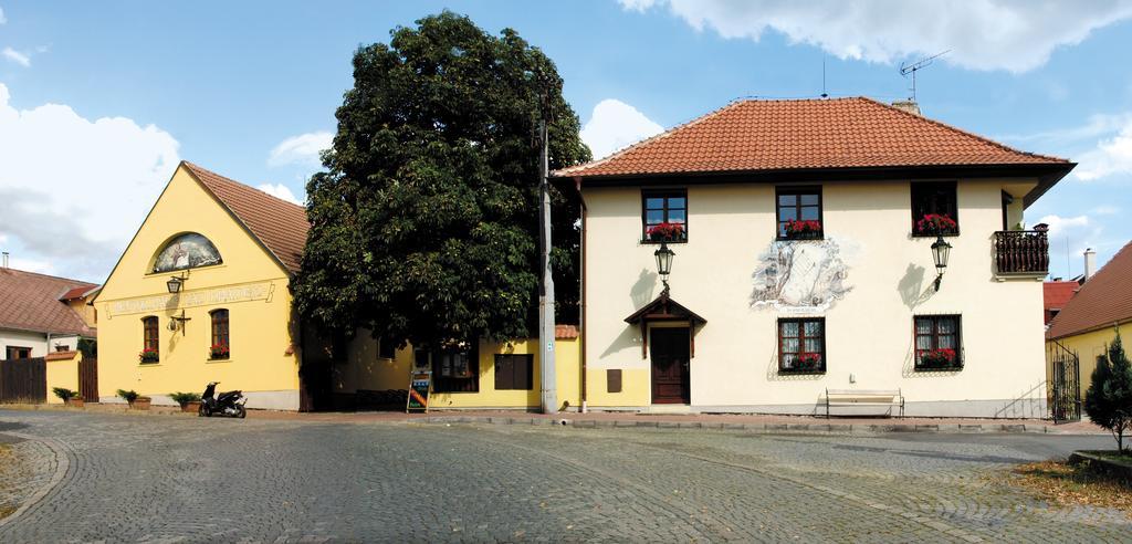 Penzion A Restaurace Nad Hradem Křivoklát Extérieur photo