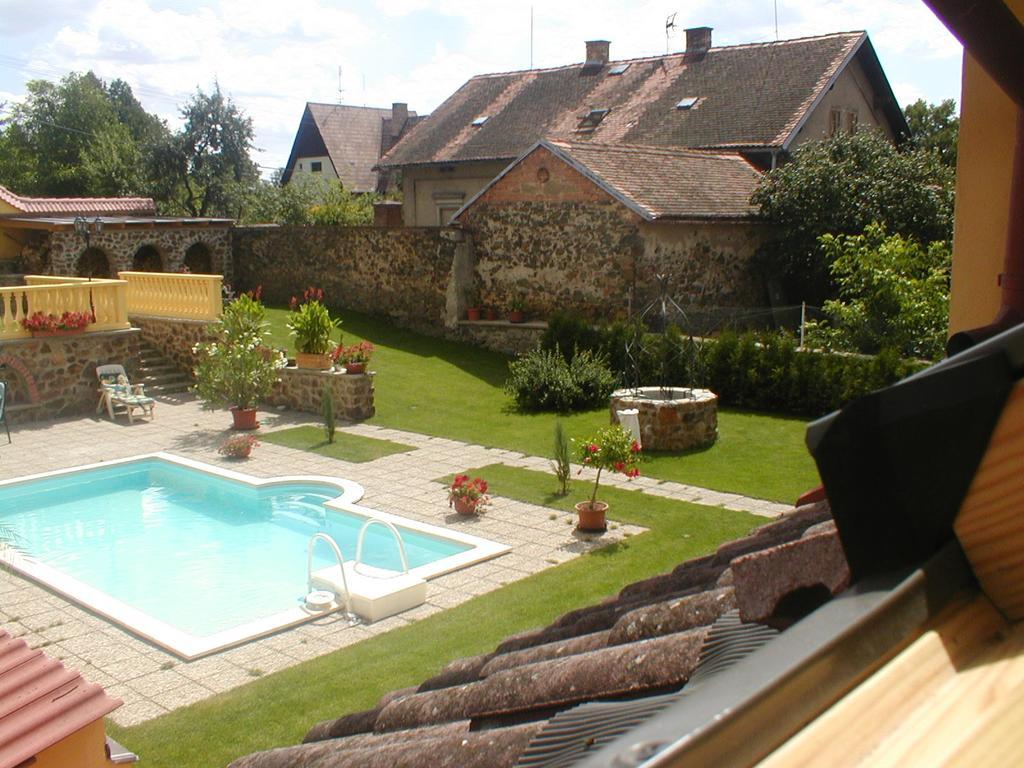 Penzion A Restaurace Nad Hradem Křivoklát Extérieur photo
