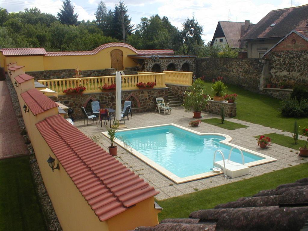 Penzion A Restaurace Nad Hradem Křivoklát Extérieur photo